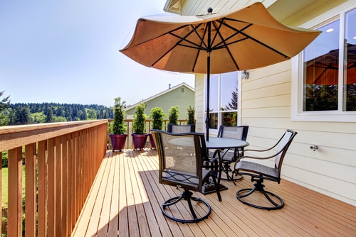 Choosing the Right Deck Furniture for Fall