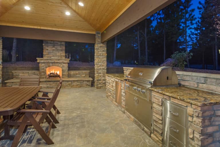 Design Tips for the Ideal Outdoor Kitchen