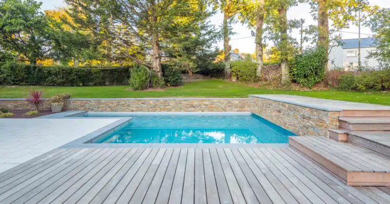 The Best Pool Deck Materials for Your Home